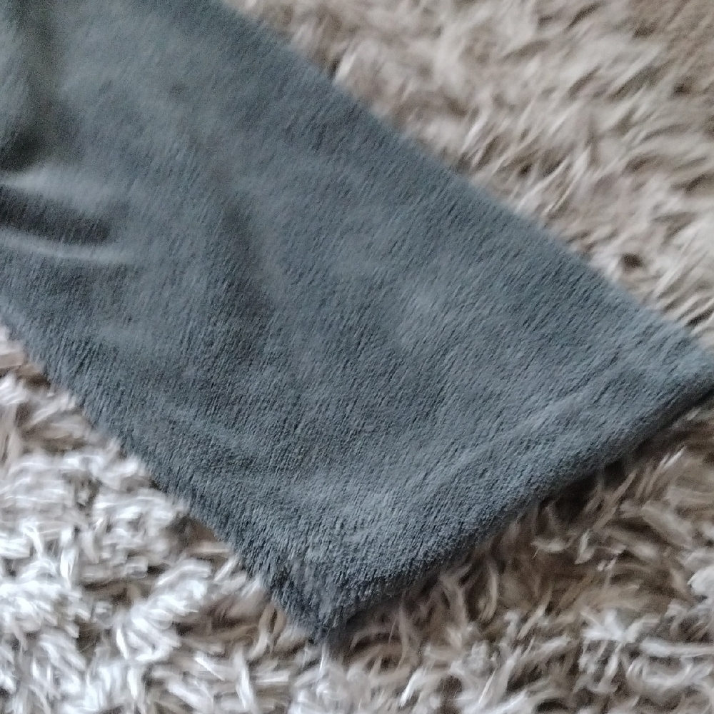 Cozy Gray Hooded Bathrobe - Picture 5 of 7